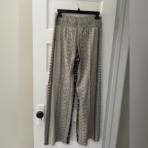 Women’s Casual Wide-Leg Pant - Picture 2 of 16